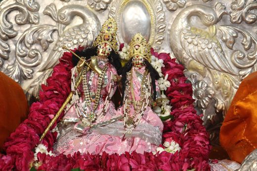 Beautiful deity darshan of Shri Radha Krishna at Shahji temple, Vrindavan