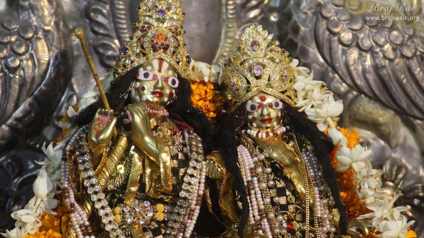 Nice close darshan of Shri Radha Krishna at Shahji temple, Vrindavan