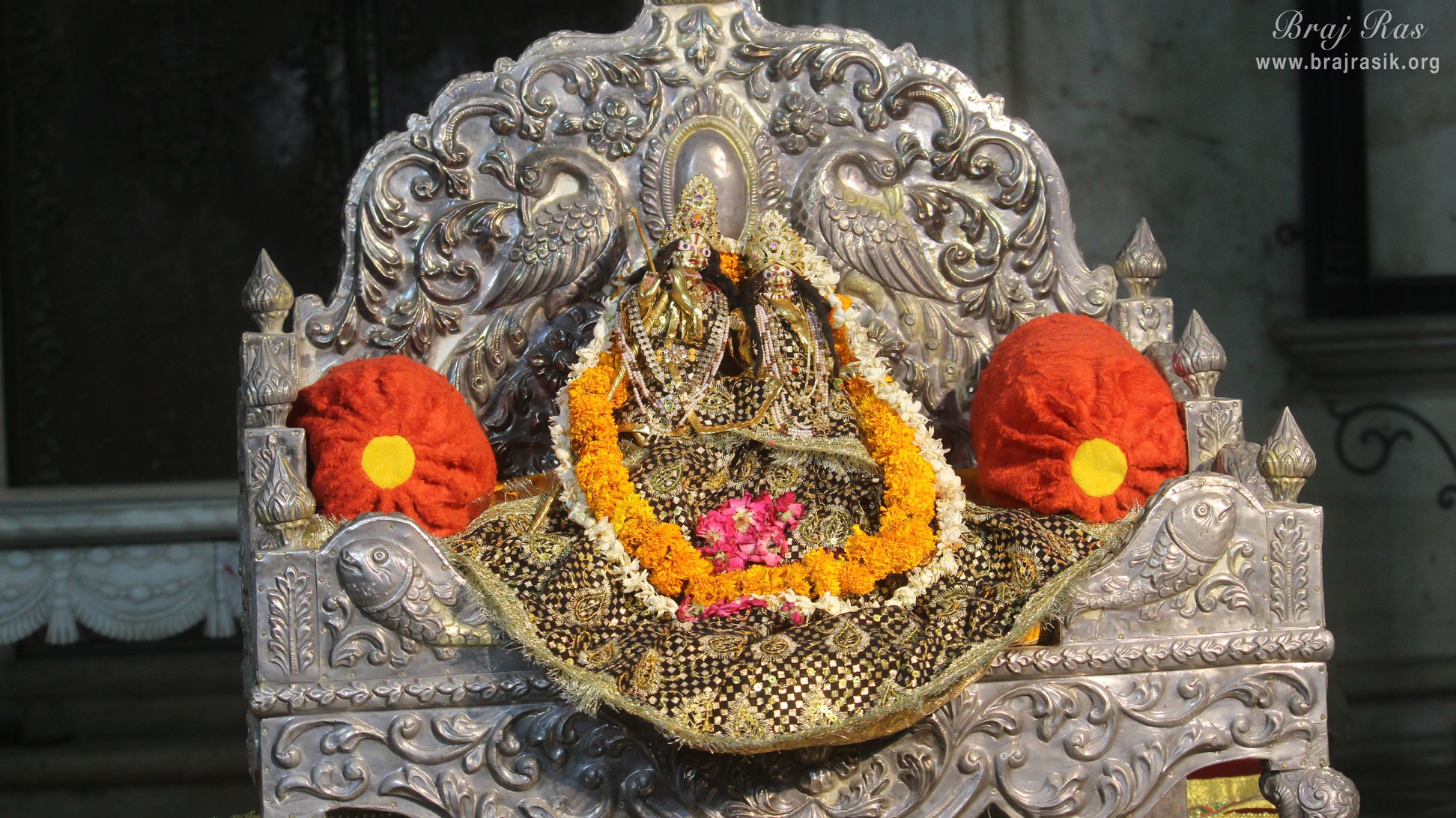शाहजी मंदिर, वृंदावन में श्री राधा कृष्ण के अद्भुत दर्शन