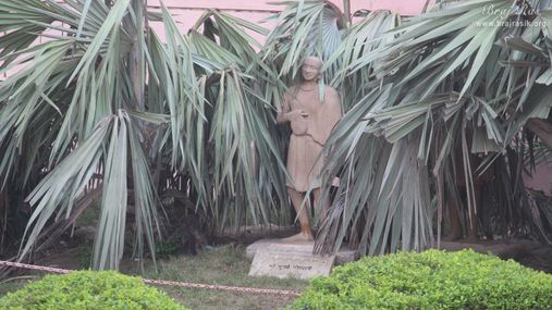 Statue of Bhugarbh Goswami at Brahma Kunda, Vrindavan