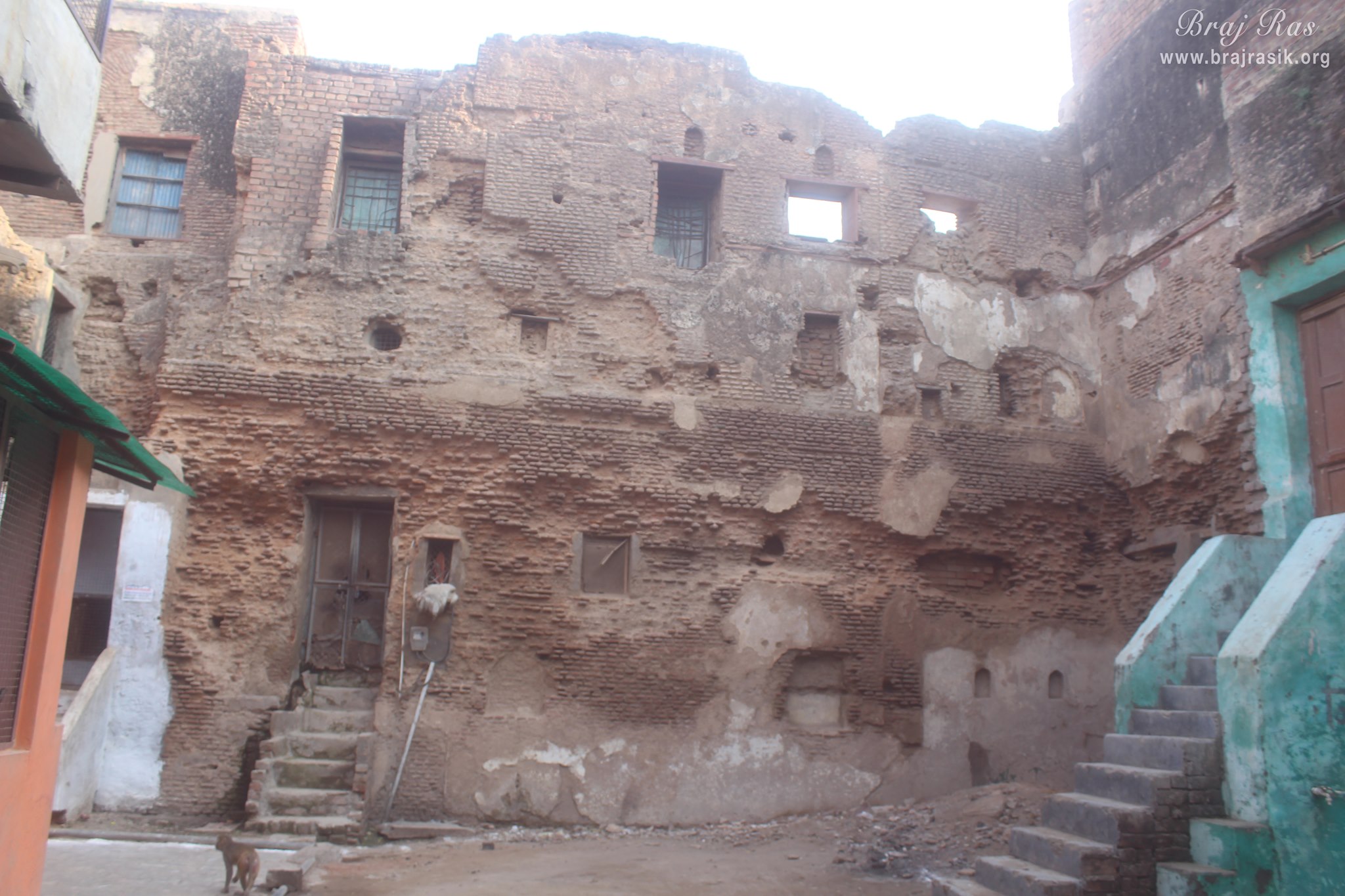 View of old walls at Shringar Vat, Vrindavan
