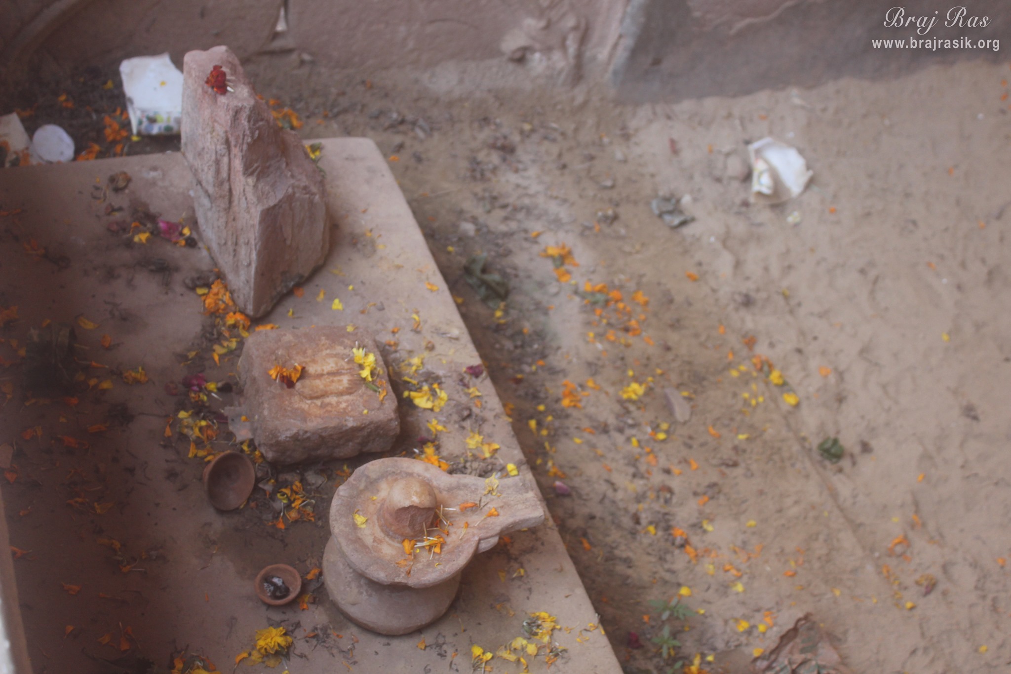 View of Shivlinga and Charan Darshan at Shringar Vat, Vrindavan