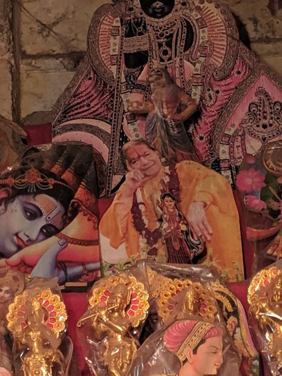 Photos of Radharaman behind Kripalu Ji and other various saints and deities in Banke Bihari Gali