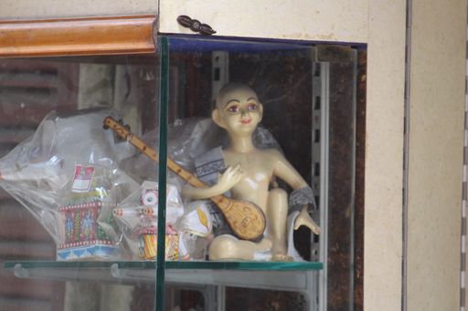 A small statue of Swami Haridas in Banke Bihari Gali