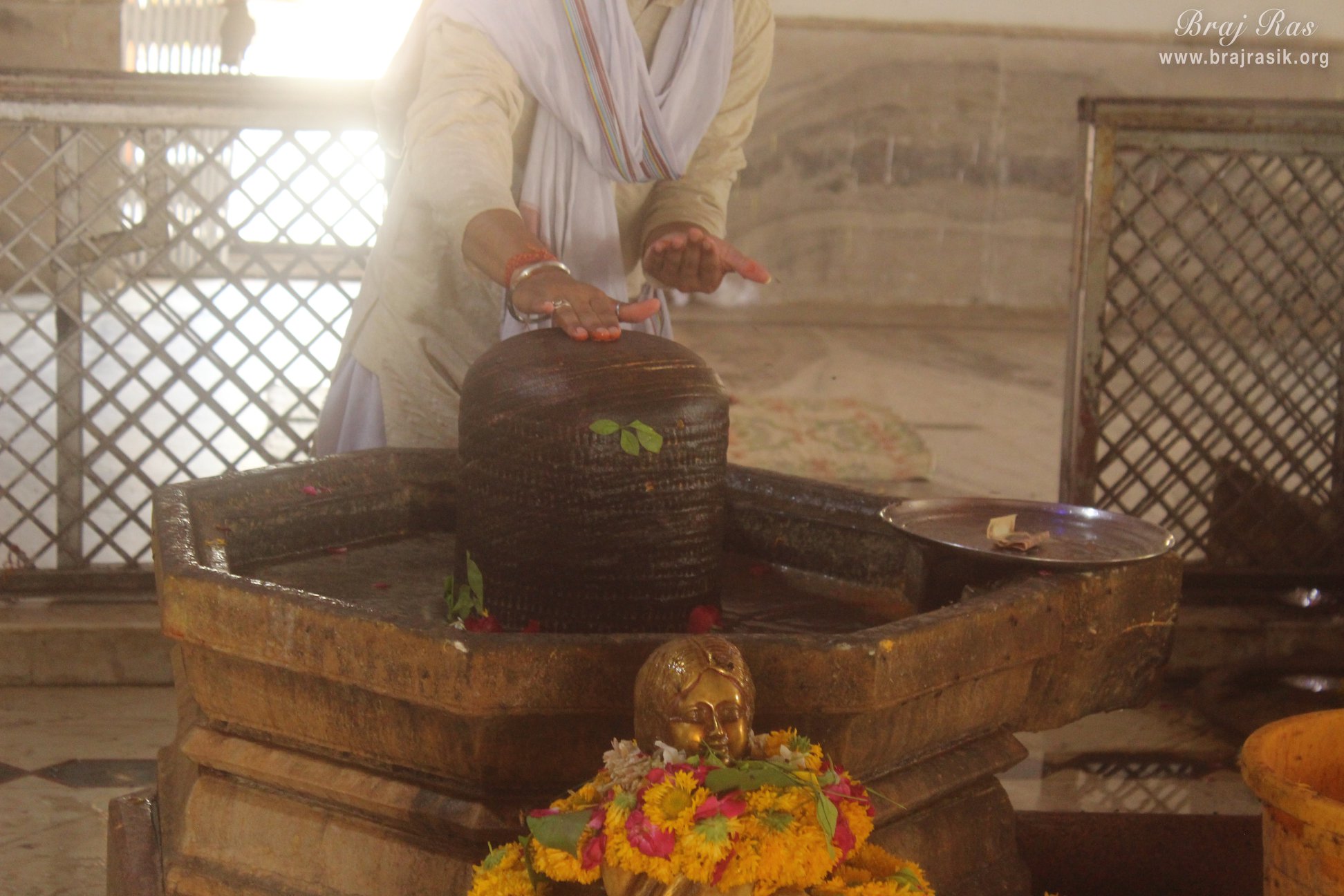 Preist worshipping Lord Shiva in Gokul Mahavan