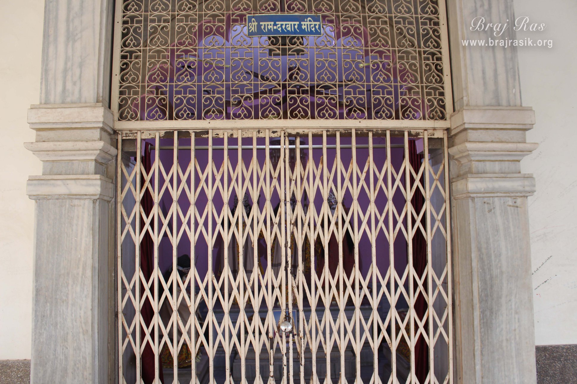 A nice close darshan of Shri Sita Ram temple in Pagal Baba Ashram