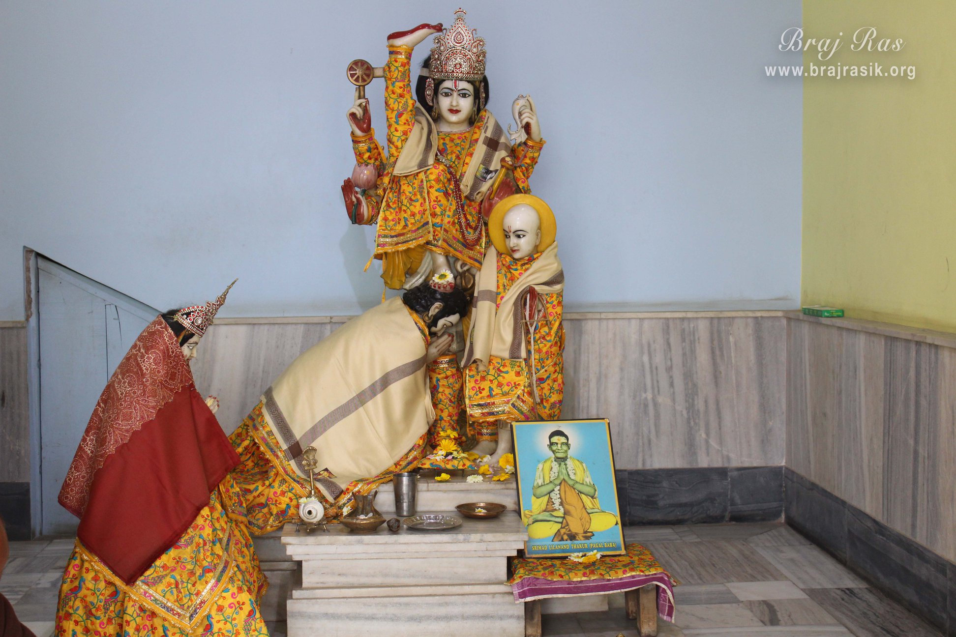 A close darshan of Lord Vamana in Pagal Baba Ashram