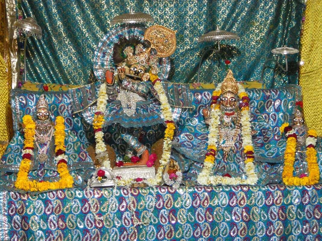 Deity darshan in blue attire in Shri Radha Damodar Temple, Vrindavan