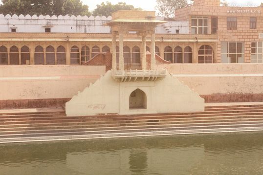 Close view of a pond inside Shri Rangji Mandir, Vrindavan