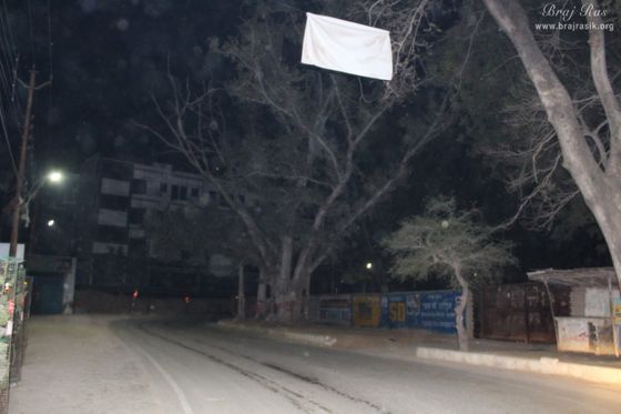 Night view of parikrama marg near Radha Rani Palace in Vrindavan