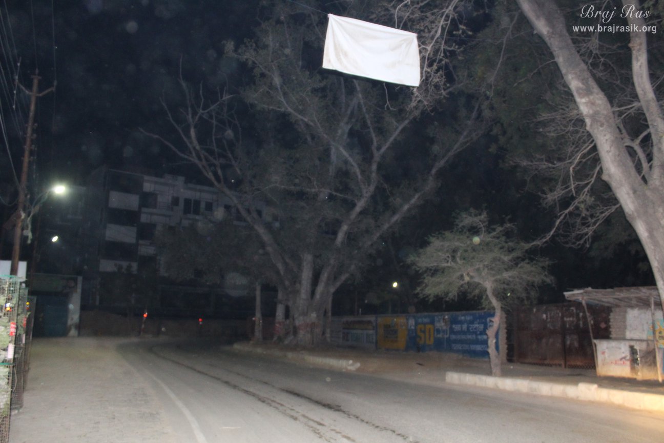 Night view of parikrama marg near Radha Rani Palace in Vrindavan