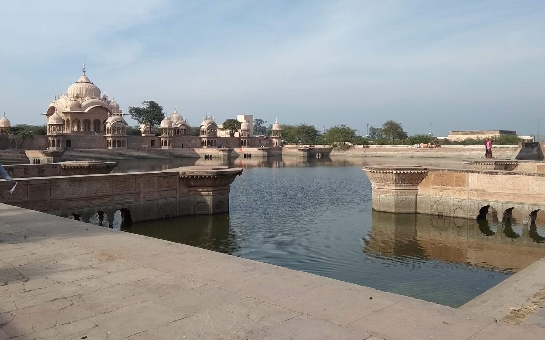 कुसुम सरोवर का मनमोहक दृश्य