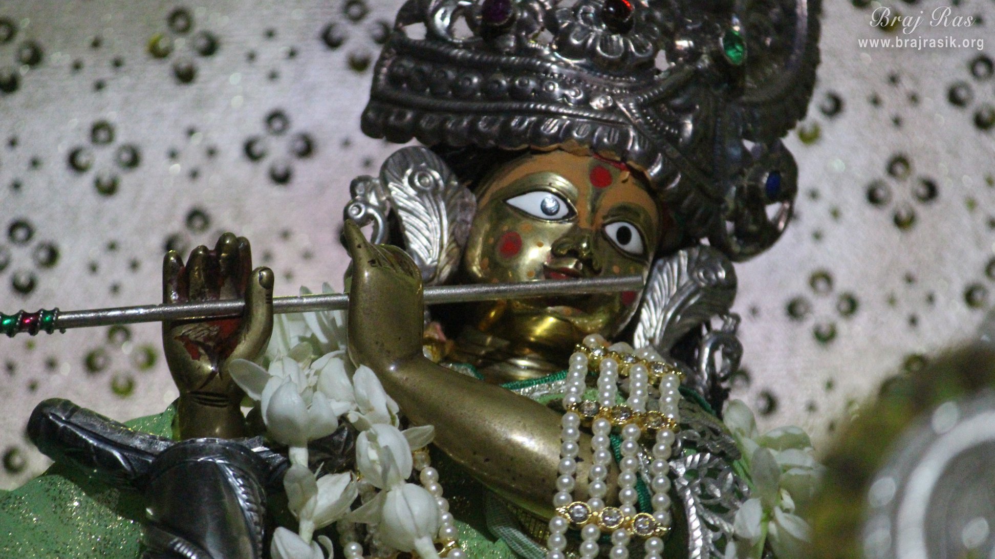 Closeup darshan of Lord Krishna at Banshi Vata, Vrindavan