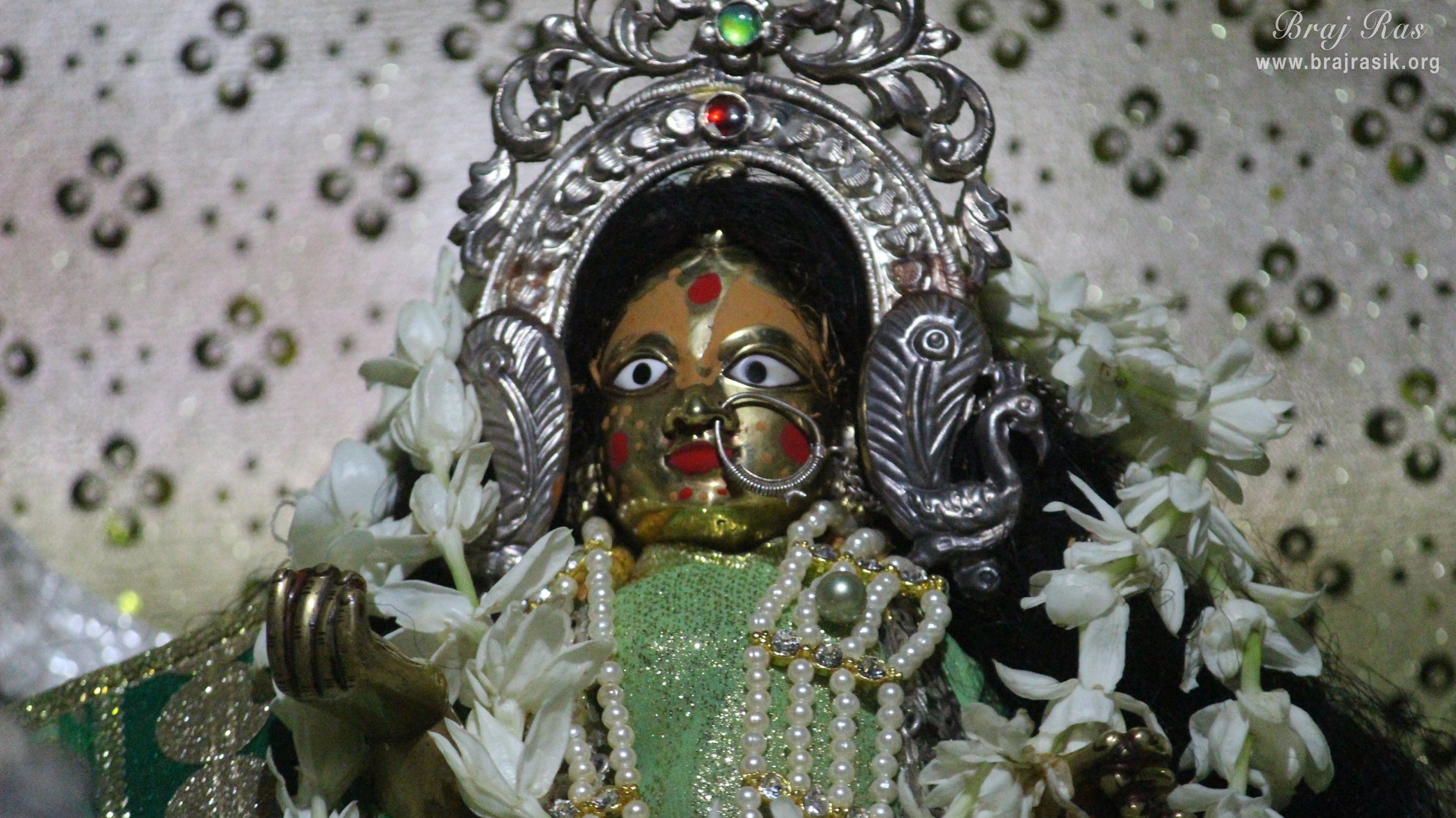 Closeup darshan of Shri Radharani at Banshi Vata, Vrindavan