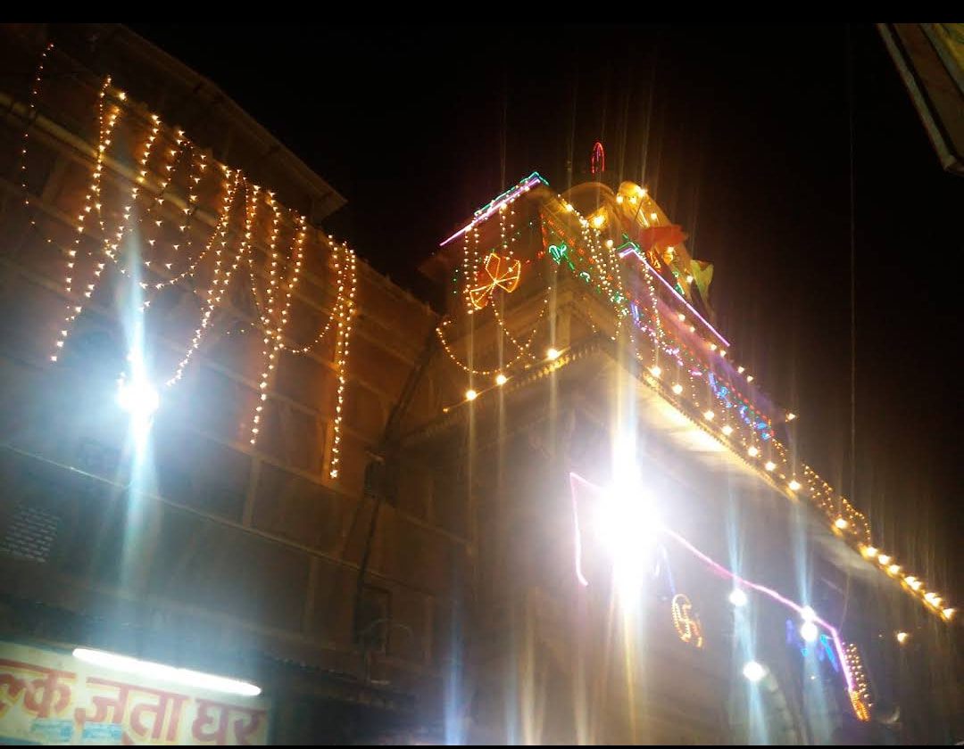 श्री बांके बिहारी मंदिर, वृंदावन की सुंदर रोशनी की सजावट