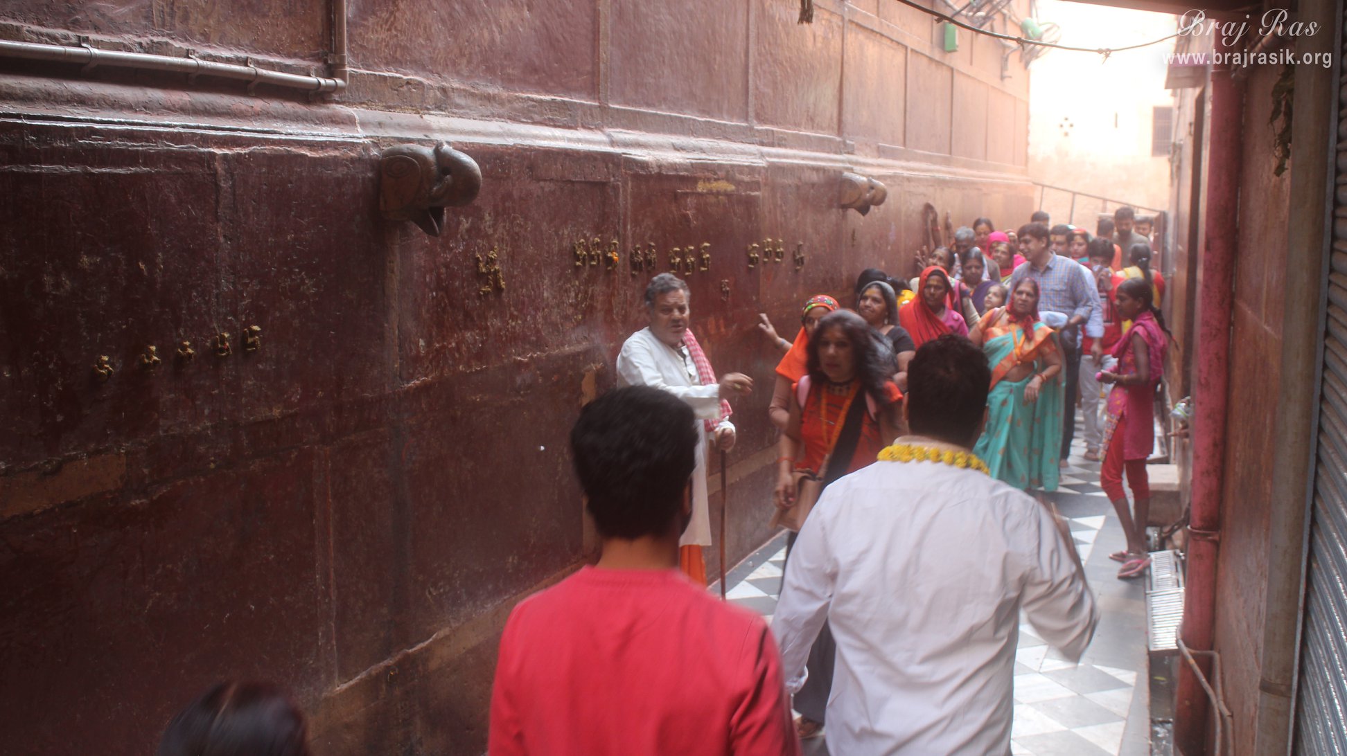 श्री बांके बिहारी मंदिर, वृंदावन के परिक्रमा मार्ग का सुंदर दृश्य