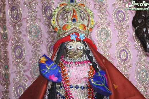Close darshan of Shri Jahnava Thakurani at Shri Radha Gopinath Ji Temple, Vrindavan