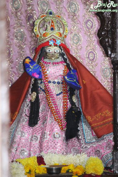 Full darshan of Shri Jahnava Thakurani at Shri Radha Gopinath Ji Temple, Vrindavan