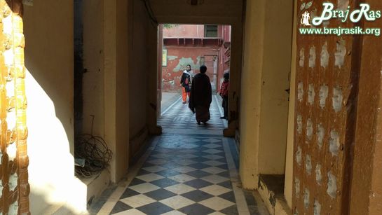 Entrance to the temple at Shri Radha Gopinath Ji Temple, Vrindavan
