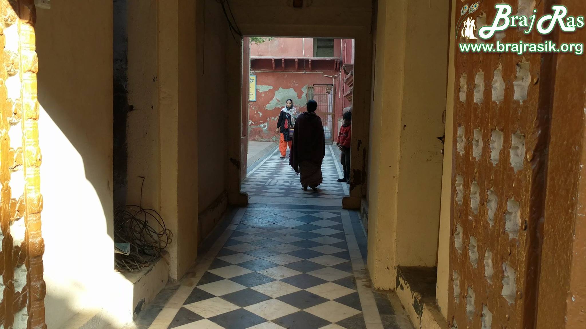 Entrance to the temple at Shri Radha Gopinath Ji Temple, Vrindavan