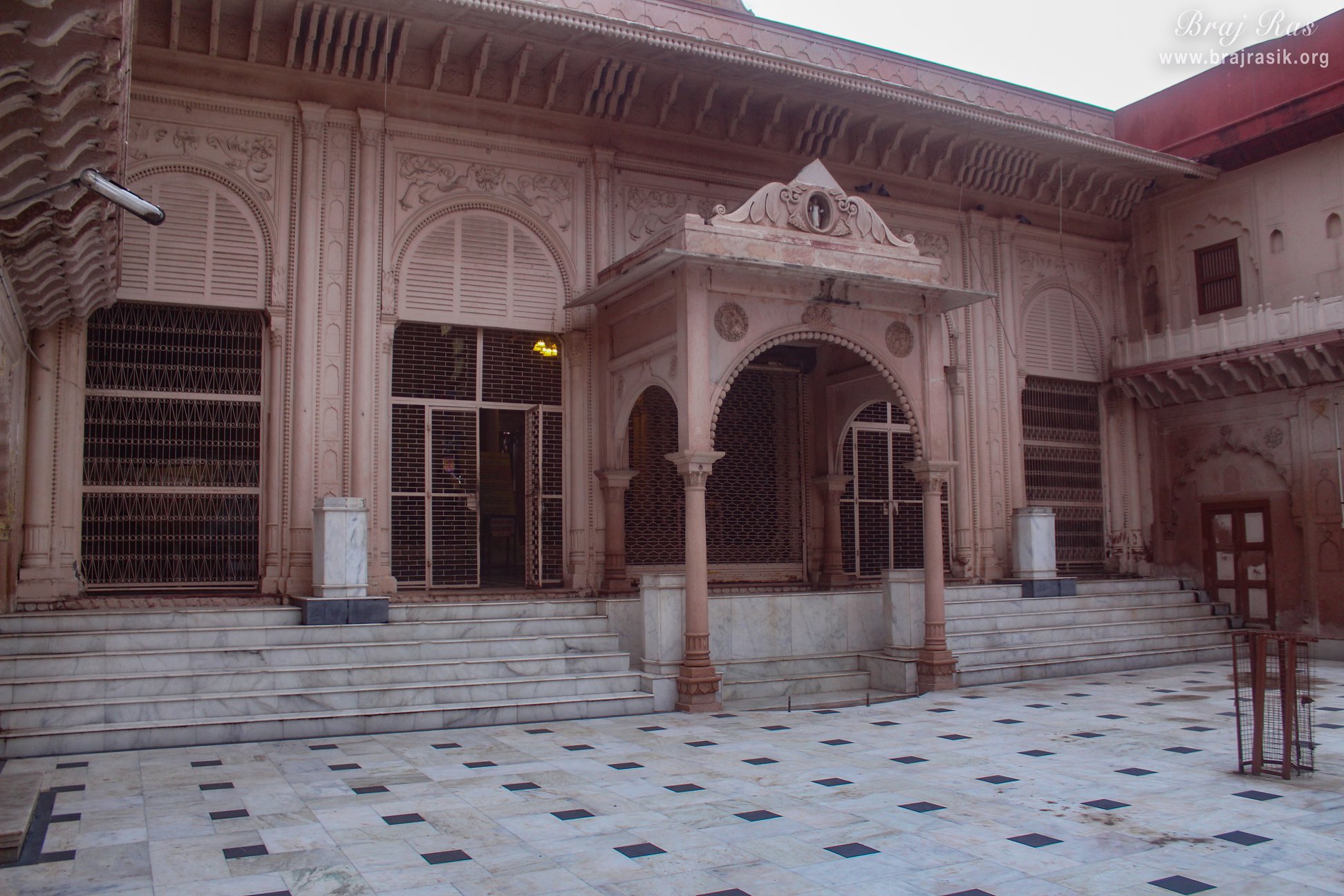 Full view of Jagamohan at Shri Radha Gopinath Ji Temple, Vrindavan
