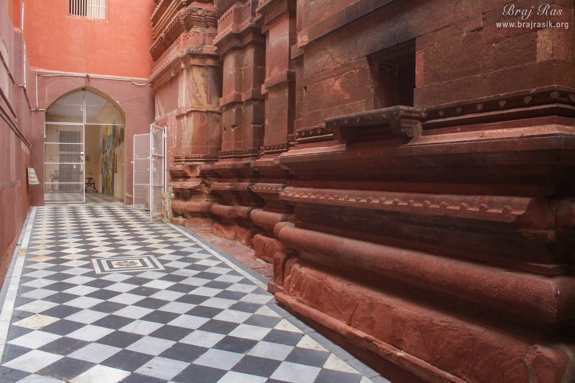 Another view of the entrance of the main temple of Shri Radha Gopinath Ji Temple, Vrindavan