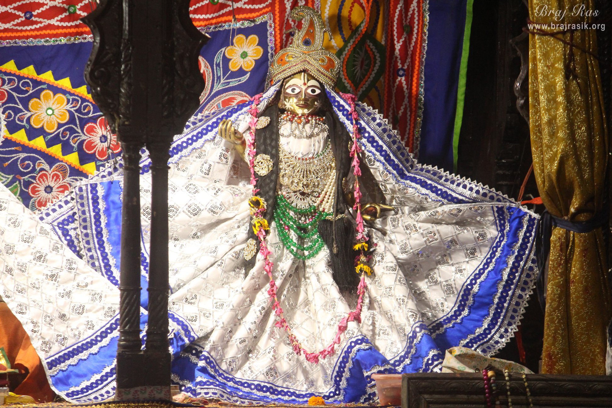श्री राधा गोपीनाथ जी मंदिर, वृंदावन में श्री राधारानी के पूर्ण दर्शन