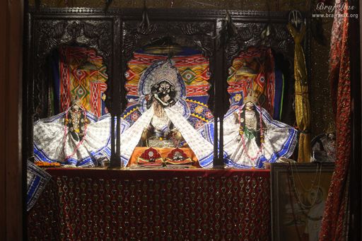 Full deity darshan in white attire in Shri Radha Gopinath Ji Temple, Vrindavan
