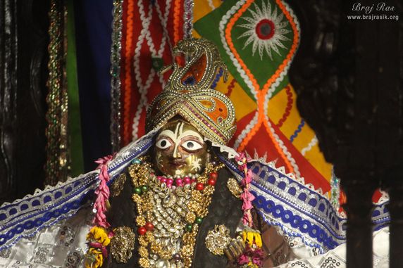 Closeup darshan in white attire of Shri Jahnava Thakurani in Shri Radha Gopinath Ji Temple, Vrindavan
