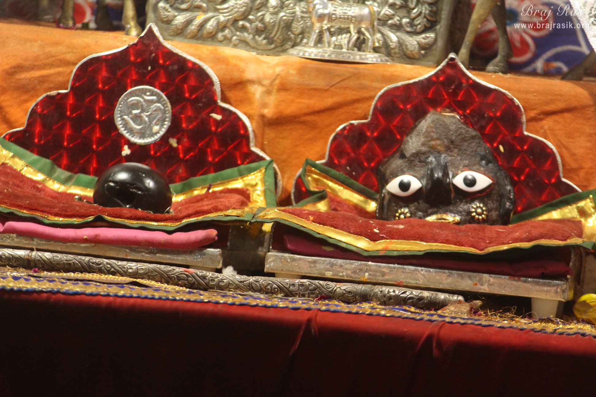 Darshan of Shri Shaligram Ji and Shri Giriraj Ji in Shri Radha Gopinath Ji Temple, Vrindavan