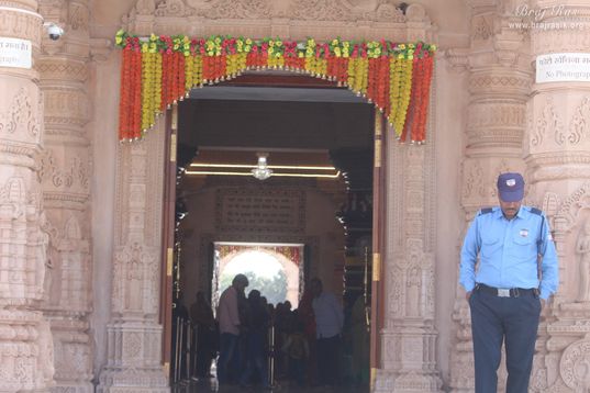 Entrance door of Kirti Mandir, Barsana