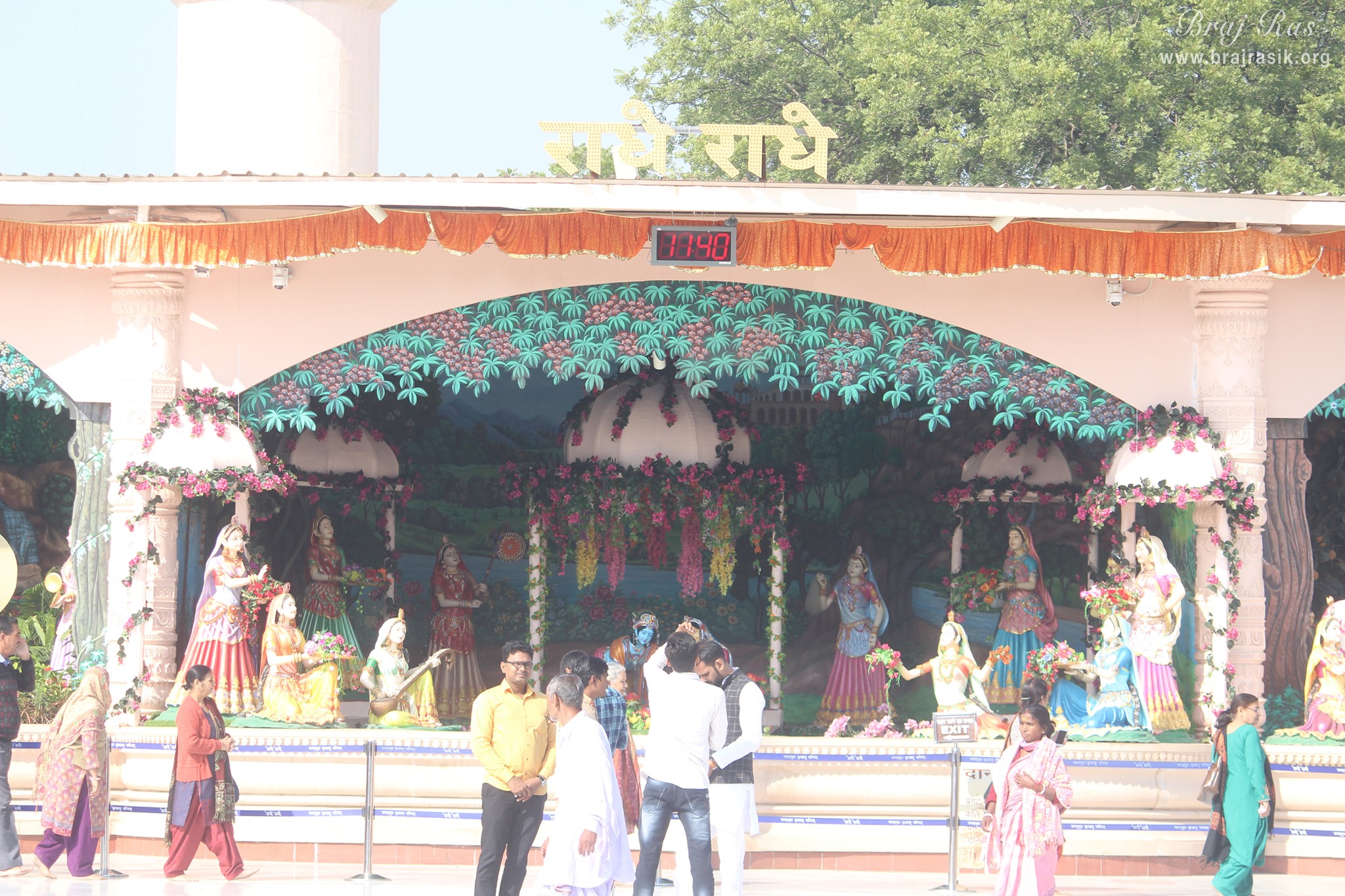 कीर्ति मंदिर, बरसाना में एक सुन्दर लीला दर्शन