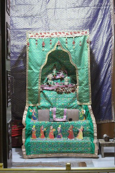 Darshan of Shri Radha Krishna in the baby form at Shriji Ka Mandir, Vrindavan