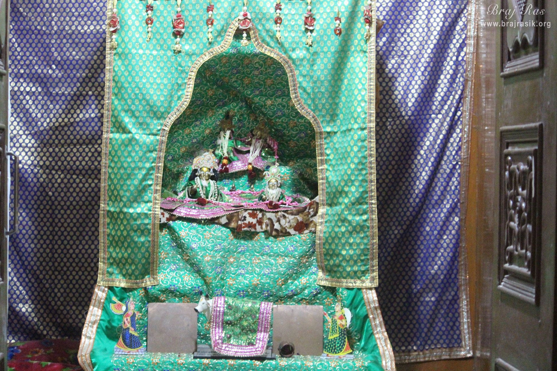 श्रीजी का मंदिर, वृंदावन में शिशु रूप में श्री राधा कृष्ण के निकट दर्शन