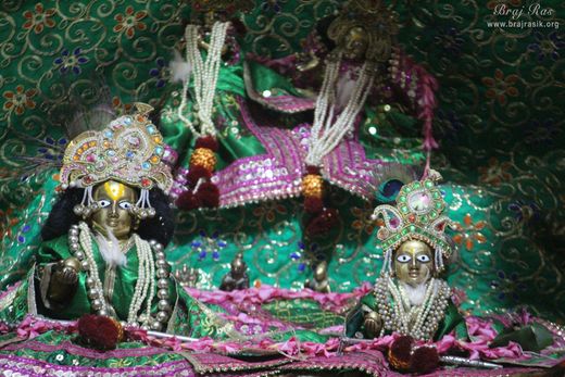 Closeup darshan of Shri Radha Krishna in the baby form at Shriji Ka Mandir, Vrindavan