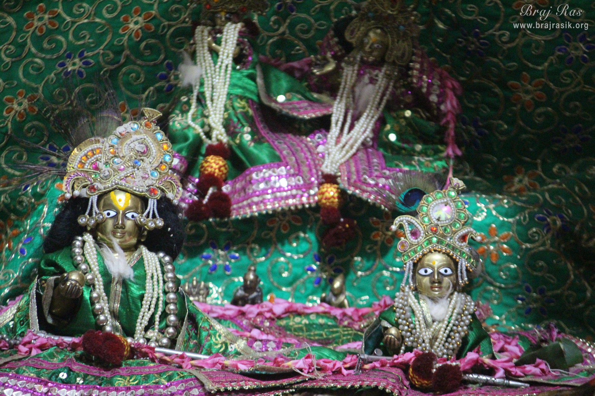 श्रीजी का मंदिर, वृंदावन में शिशु रूप में श्री राधा कृष्ण के निकट से दर्शन