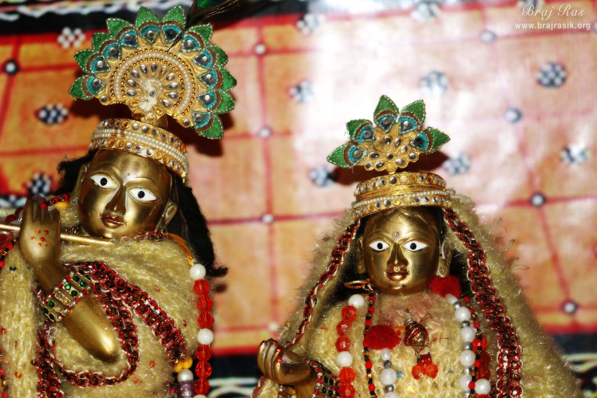 A close darshan of Shri Radha Krishna at Deha Kunda, Braj