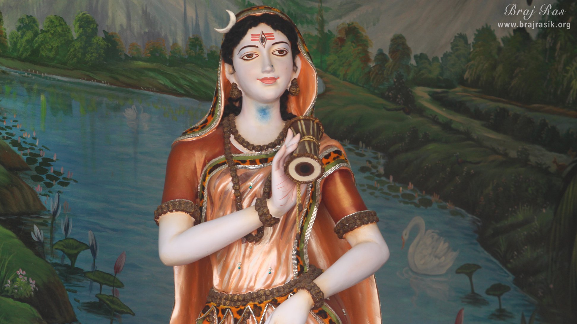 Darshan of Lord Shiva in the form of Gopi or Gopeshwar Mahadev, at Prem Mandir, Vrindavan
