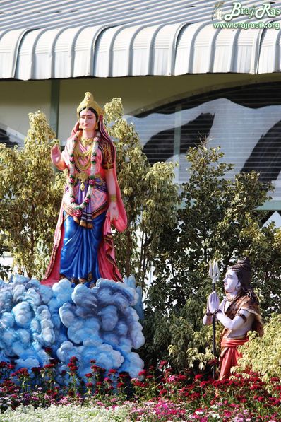Lord Shiva worshipping and taking blessings from Shri Radha at Prem Mandir, Vrindavan