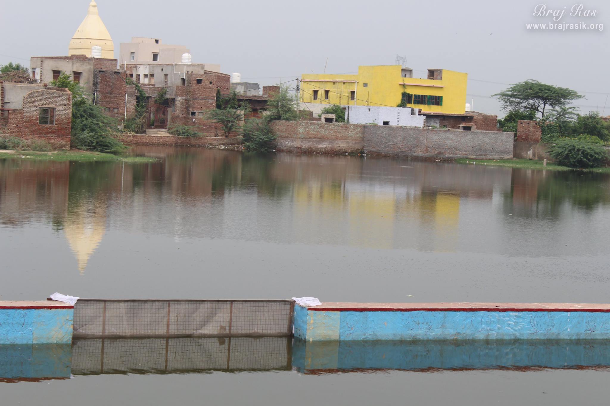 A close view of Shri Lalita Kund.