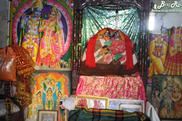 A nice darshan of Shri Radha Krishna in a temple at Shri Radha Kund.