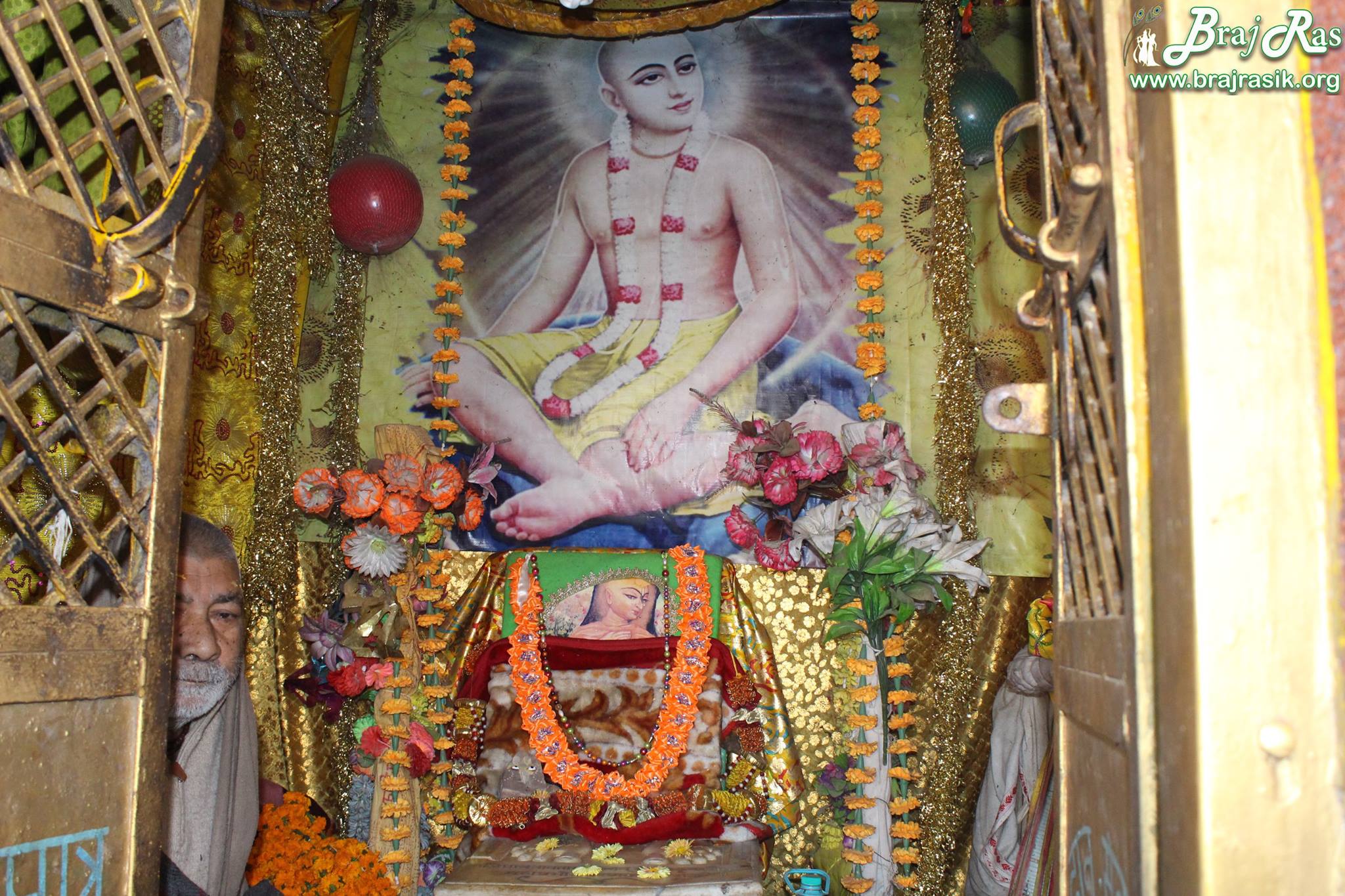 A nice darshan of Shri Chaitanya Mahaprabhu in a temple at Shri Radha Kund.