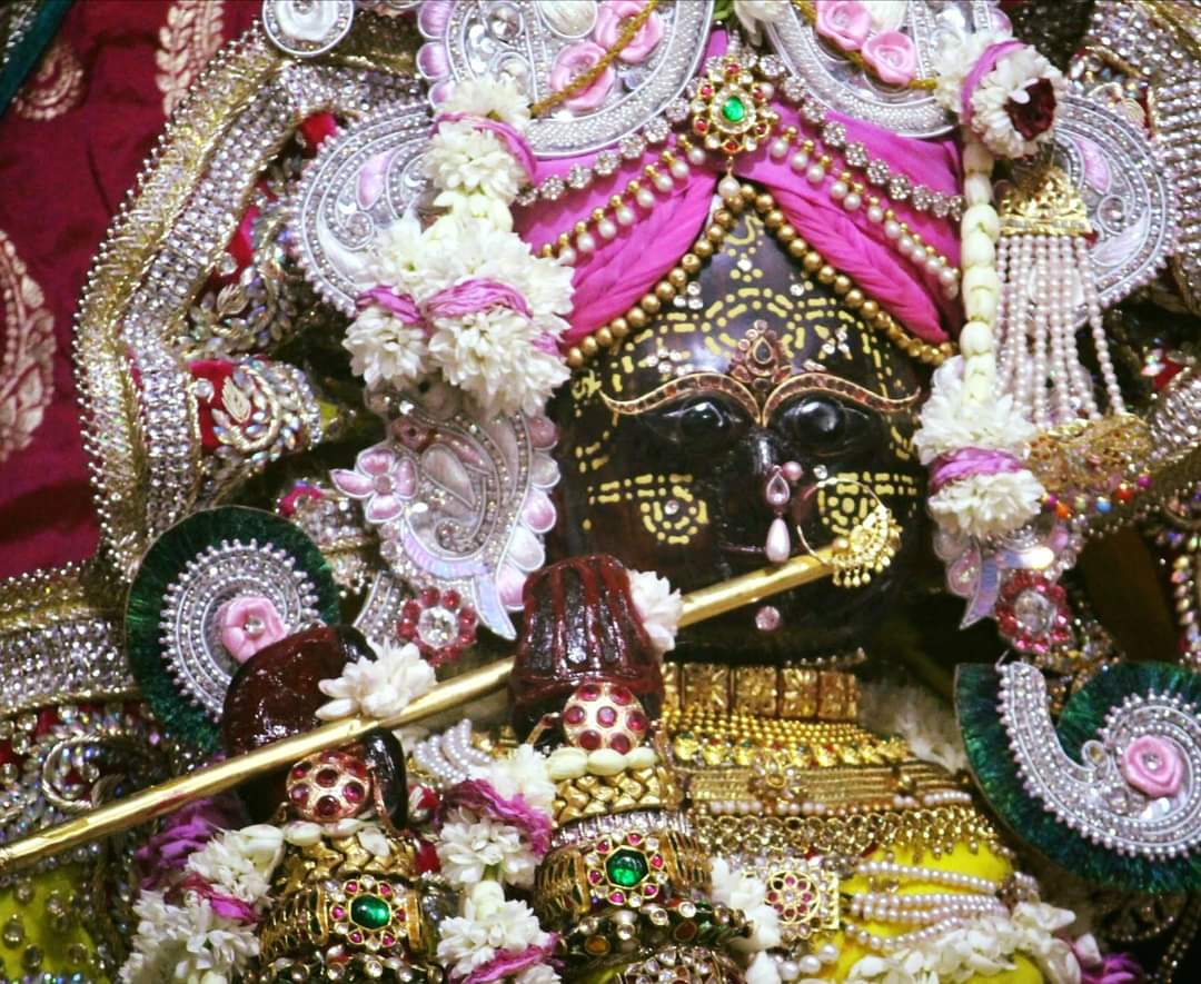 Divine intoxicated eyes of Shri Radhavallabh Lal