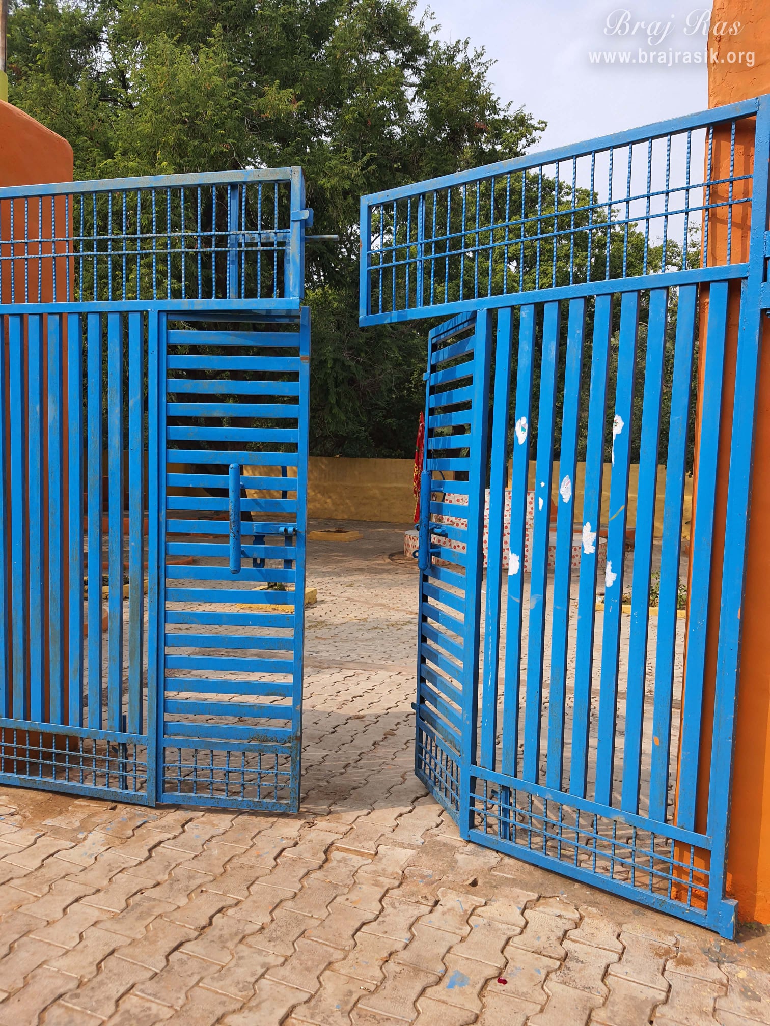 Entrance gate of the temple and samadhi place of Shri Naga Ji at Kadambkhandi.