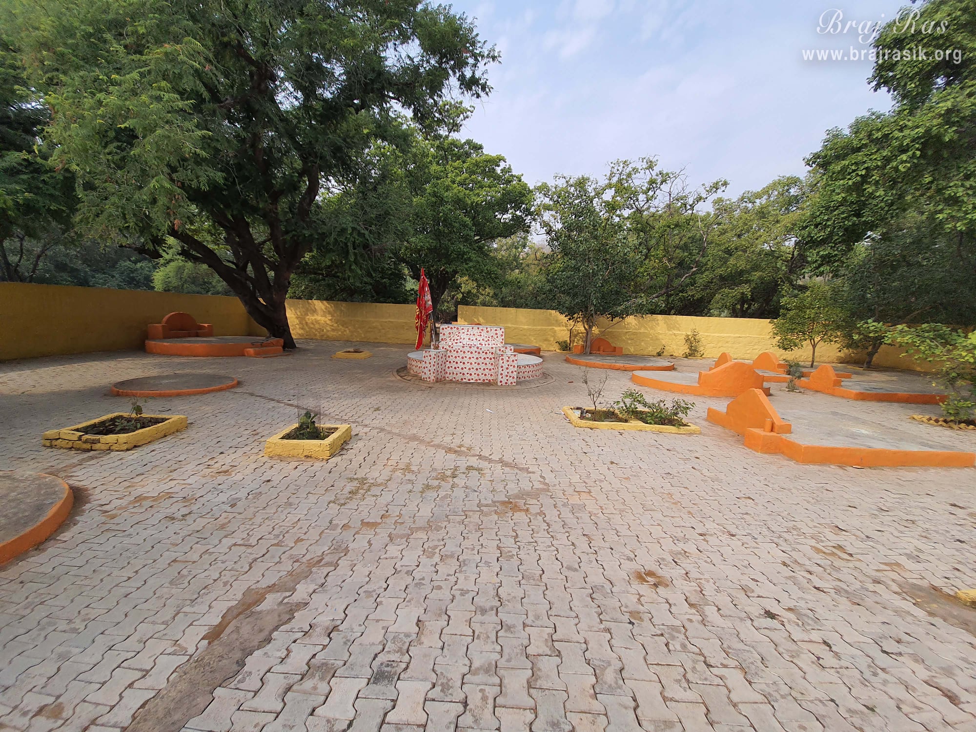 Samadhis of sadhus who performed Bhajana here in the previous centuries.