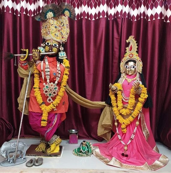 In Bharatpur, a grand temple is established where Shri Banke Bihari resided thereafter and is worshipped even today.