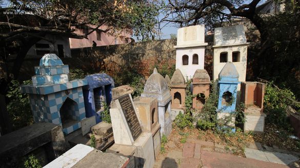 Corner view of Samadhi's at 64 Samadhis - Shri Chaushatt Mahant Samadhi Mandir Pastimes - Vrindavan