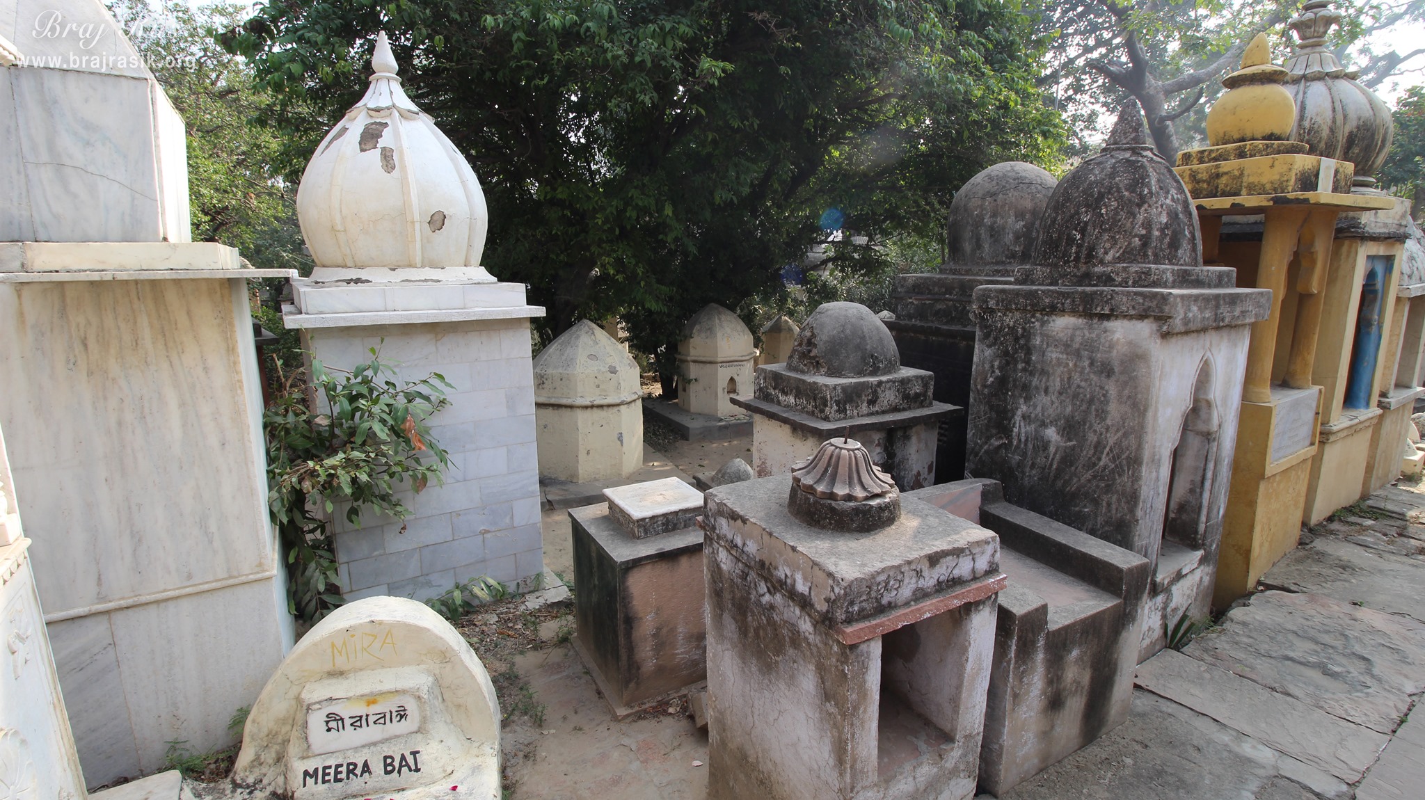 Meera bai's samadhi along with other saints at 64 Samadhis - Shri Chaushatt Mahant Samadhi Mandir Pastimes - Vrindavan