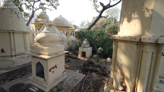 Shri Loknath Goswami's Samadhi along with other saints at 64 Samadhis - Shri Chaushatt Mahant Samadhi Mandir Pastimes - Vrindavan