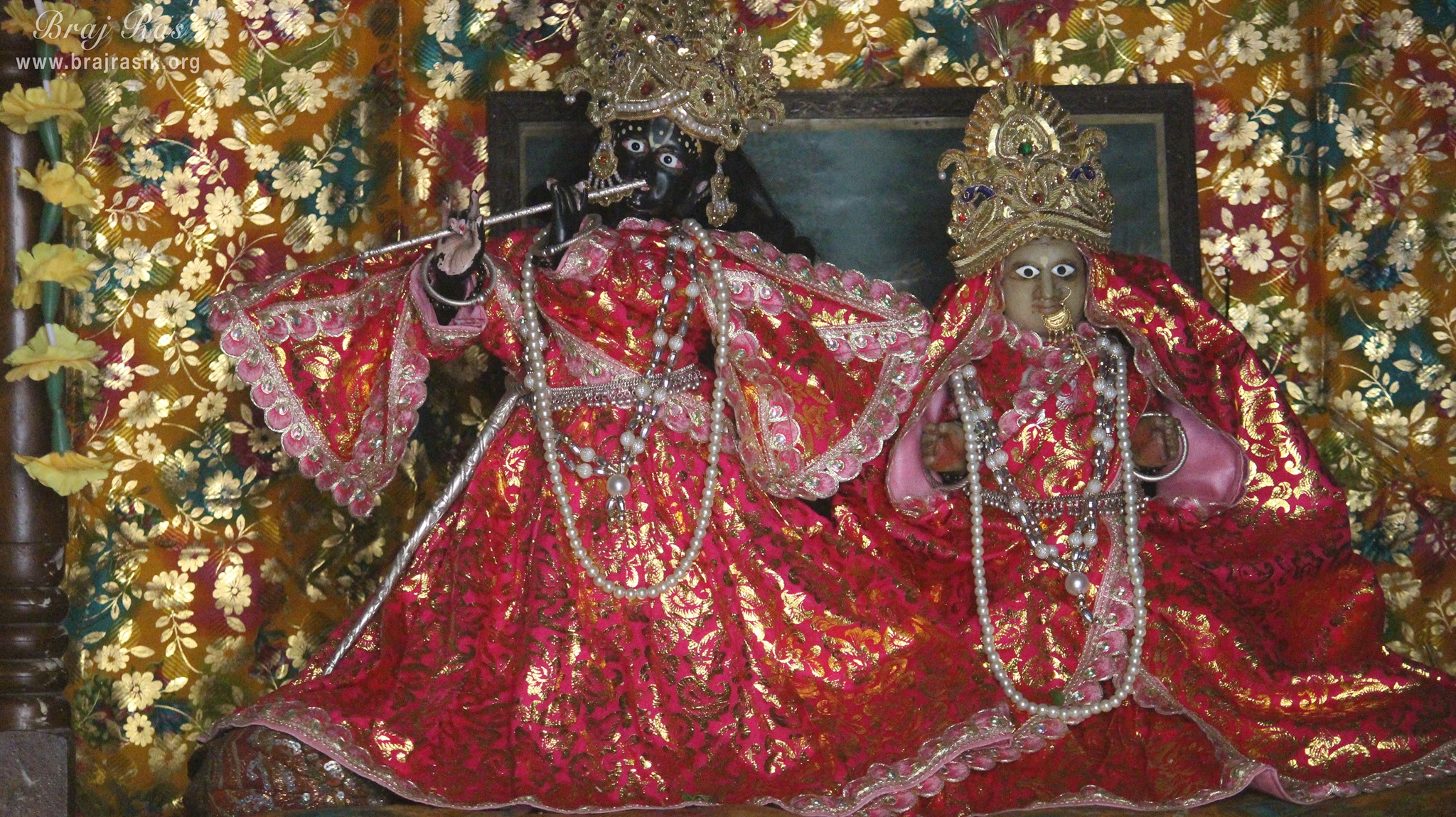 A beautiful Darshan of Shri Davanal Bihari Ji at Shri Davanal Bihari Temple near Davanal Kund, Vrindavan.